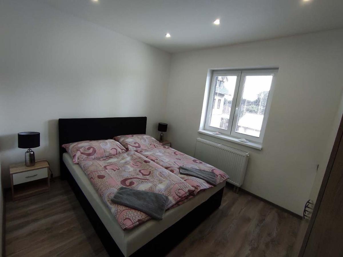Květinové apartmány u Jordů Marenice Exterior foto
