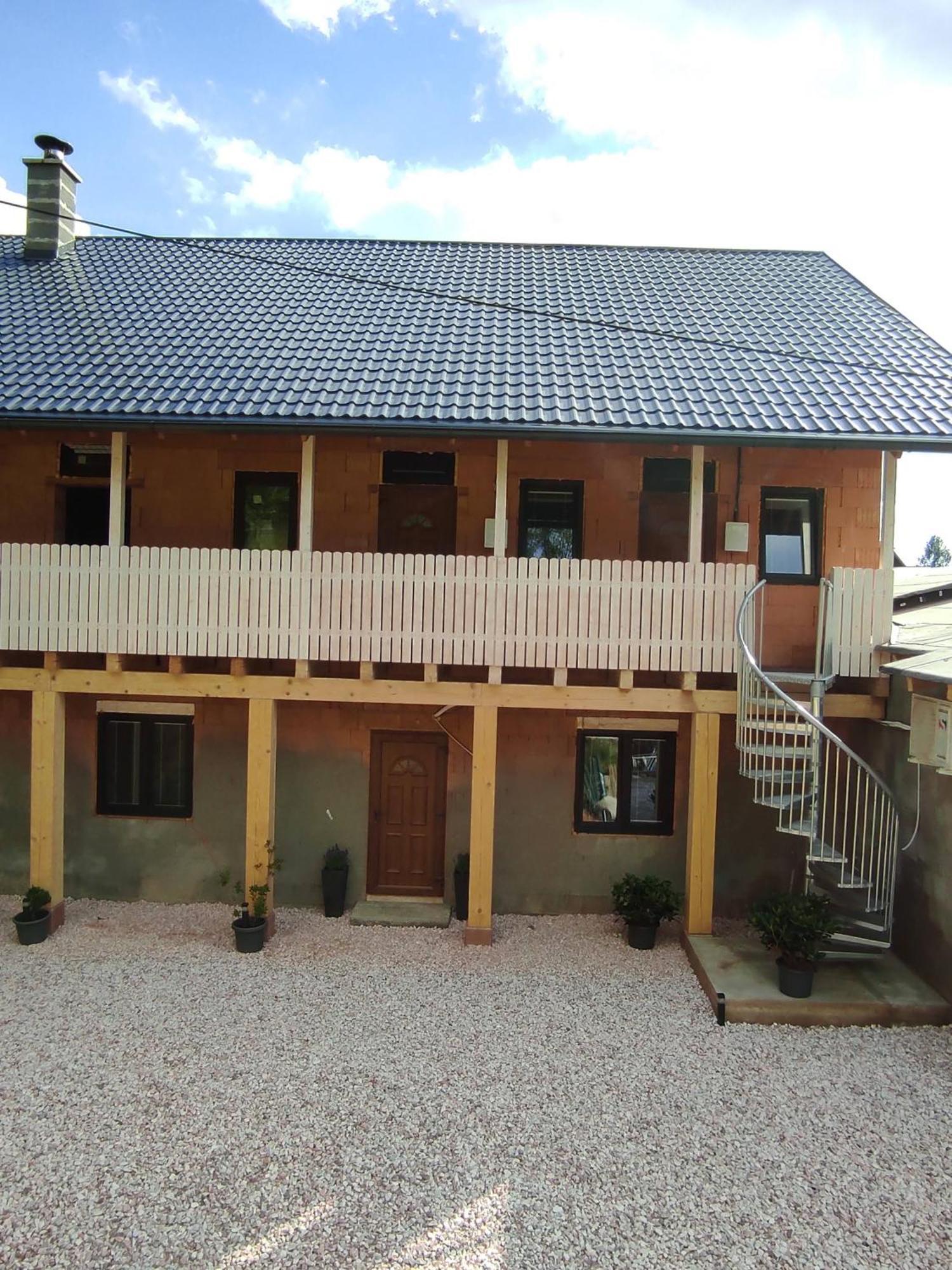Květinové apartmány u Jordů Marenice Exterior foto