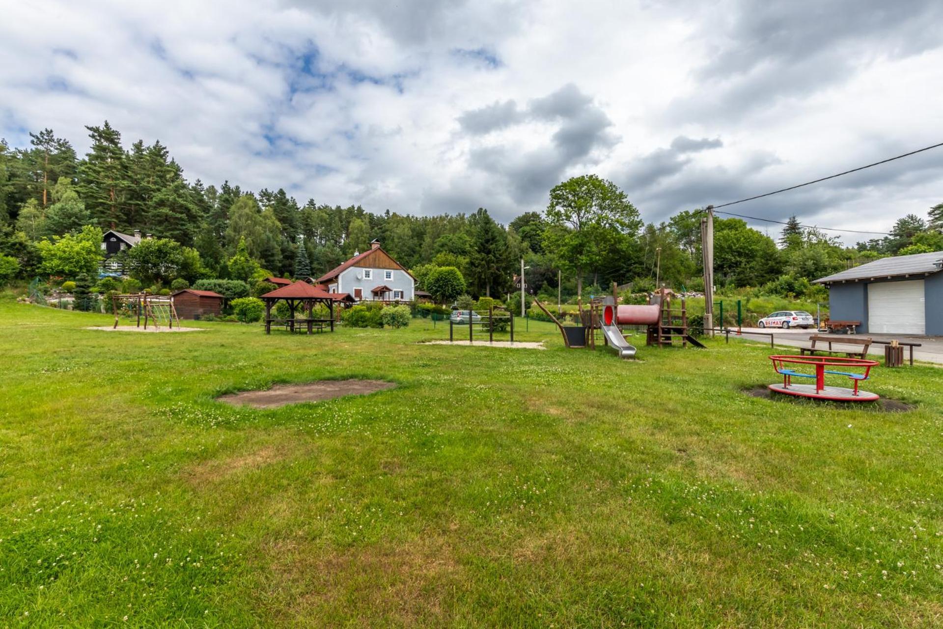 Květinové apartmány u Jordů Marenice Exterior foto